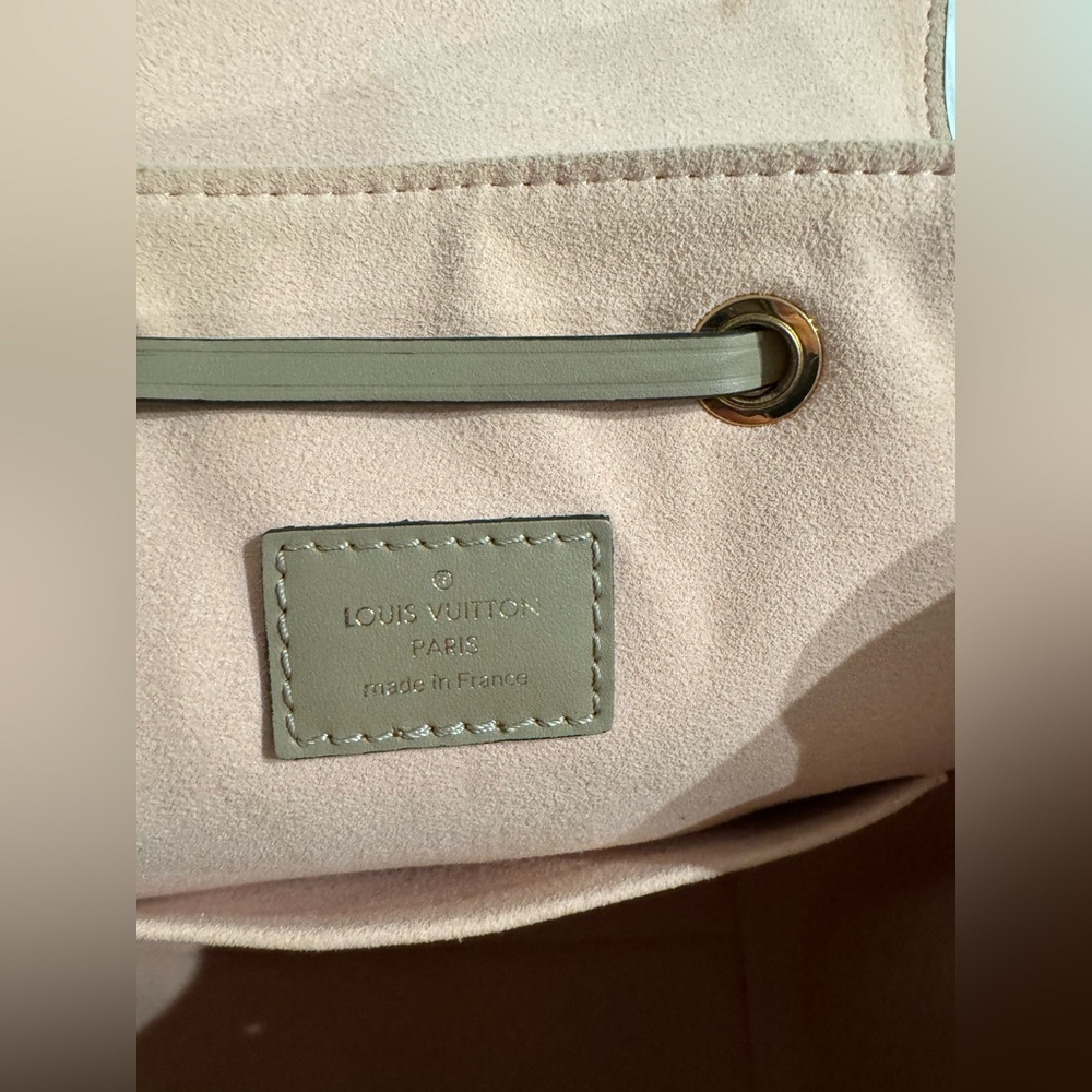 Louis Vuitton Monogram Montsouris - Picture 6 of 7